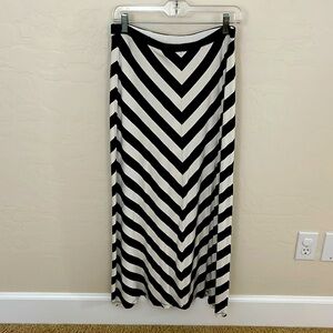 White House Black Market Maxi skirt in black and white chevron pattern.